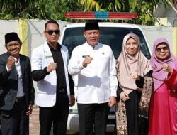 Bupati Sabar AS Serahkan Bantuan Ambulance pada RSI Ibnu Sina Panti