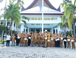 Puluhan Staf Sekretariat DPRD Sumbar Terima Penghargaan