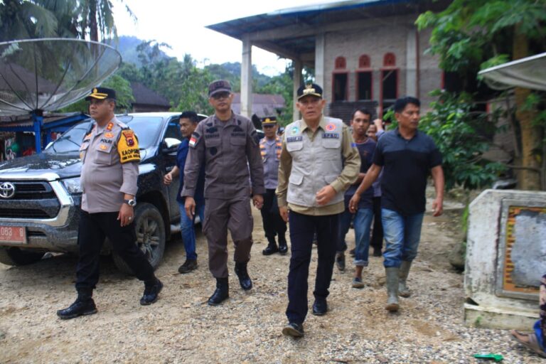 Bupati Pasaman dan Forkopinda Temui Warga Terdampak Banjir Mapat Tunggul