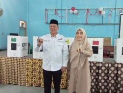 Bupati Sabar AS Beserta Isteri Gunakan Hak Pilih di TPS 008