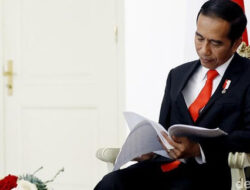 Jokowi Resmi Naikkan Gaji PNS dan PPPK