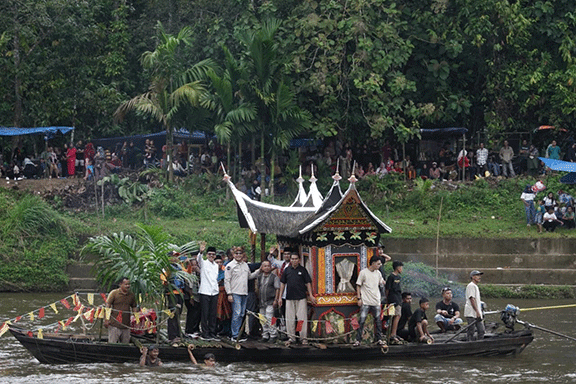 Meski Mendung, Potang Balimau 2024 Berlangsung Semarak