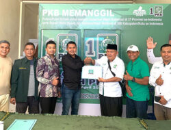 Zeki Dt. Paduko Sati Marajo Jemput Formulir Pendaftaran Calon Walikota Ke PKB