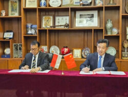 Rektor UNP Prof. Ganefri, Ph.D Tandatangani MoA dengan Rektor TFSU China