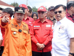 Jusuf Kalla dan Kepala BNPB Sambangi Korban Banjir di Agam