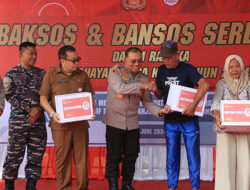 Polda Sumbar Bagikan Ratusan Paket Sembako untuk Warga