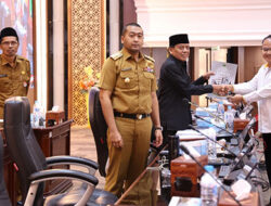 Fraksi-Fraksi DPRD Sumbar Minta Pemprov Berinovasi Tingkatkan Pendapatan Daerah