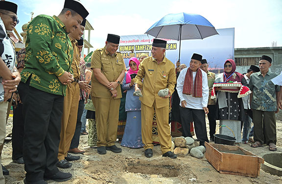 Gubernur Puji Komitmen Kelurahan Jalan Kereta Api Membumikan Qur’an