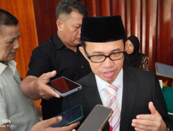 Rektor Unand Efa Yonnedi Lantik Wakil Rektor dan Ketua LPM
