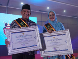 Pj. Wako dan PJ. Ketua TP-PKK Terima Anugerah Ayah dan Bunda Genre Pengayom