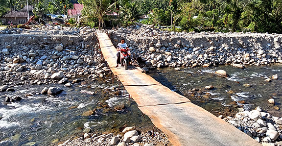 Jembatan Gantung di Koto Rawang Mengkhawatirkan
