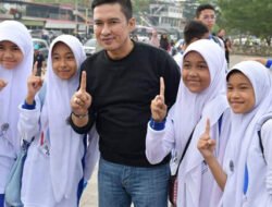Program Seragam Gratis Ekos Albar Diapresiasi
