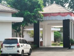 Umbul-Umbul Merah Putih Yang Usang Hiasi Rumdin Ketua DPRD Pasaman Barat
