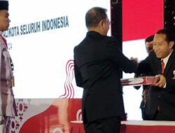 Pemko Payakumbuh Terima Duplikat Bendera Pusaka