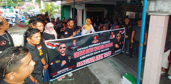 DPC GRIB Jaya Solok Selatan Gelar Bakti Sosial Bantu Anak Yatim