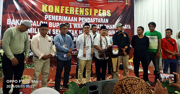 Bawaslu Dharmasraya Proses Laporan Adi Gunawan-Romi Siska