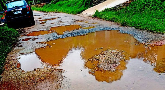 Akses Jalan Nagari Solok Bio-Bio Rusak Parah
