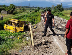 Kereta Api Tabrak Truk