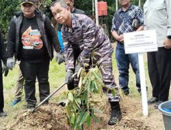 Peringati Hari Armada 2024, Lantamal II Bersama Pandeka Lauik Sati Gelar Bakti Sosial dan Penanaman Pohon