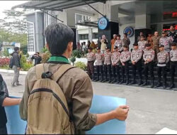 HMI Gelar Aksi Demo di Depan Kantor Bupati Padang Pariaman