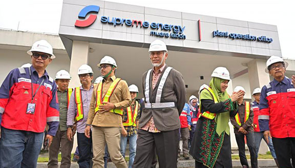 Gubernur Gelar Kunjungan ke PT SMEL Solsel