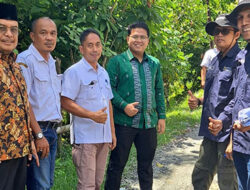 Anggota DPRD Sumbar Tinjau Jalan Yang Akan Diperbaiki