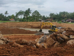Bau Amis di Batang Kandis, Proyek Pengendalian Banjir di Diduga Gunakan Material Ilegal dan BBM Subsidi