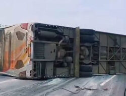 Bus Miyor Terbalik, Sopir Asal Sawahlunto Tewas Terjepit