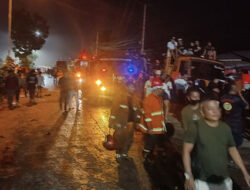 Kebakaran Hebat Hanguskan Pabrik Karet PT. Teluk Luas di Padang
