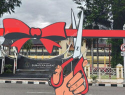 100 Hari Mahyeldi: Seremoni, Gunting Pita, dan Hampa Sentuhan Nyata