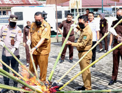 Kejari Pariaman Musnahkan Barang Bukti 111 Perkara