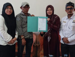 Dorong Daya Saing IKM Padang Pariaman, Ali Munar Serahkan Sertifikat Halal Gratis