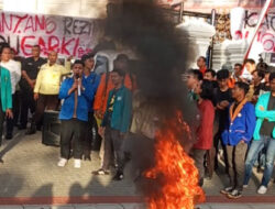 Sampaikan 12 Tuntutan, Aliansi BEM Sumbar Gelar Aksi di DPRD Sumbar