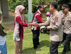 Serahkan Bantuan dan Santunan, Kapolres Solok Selatan Sambangi Anak Yatim di Sangir Jujuan