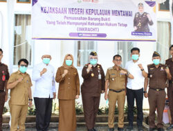 Wujud Tegakkan Hukum, Kejari Mentawai Musnahkan Barang Bukti 12 Kasus Pidana Umum