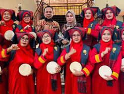 Ketua DPRD Saksikan Penampilan Indang Sumbang 12 Oleh Bundo Kanduang Padang Pariaman