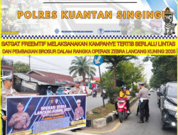 Satgas Preemtif Polres Kuansing Bagikan Brosur dan Stiker Pada Ops Zebra LK 2025