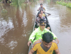 Banjir Terjang Desa Puro dan Desa Muntei, Kapolsek Siberut Pimpin Langsung Evakuasi