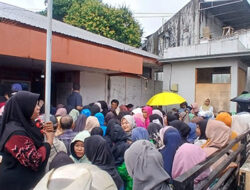 Pencairan Bansos Triwulan Akhir 2025 di Muara Labuh, Warga KPGD Serbu Kantor Pos Sejak Pagi
