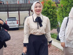 Atalia Praratya Hadiri Sidang Cerai dengan Senyuman