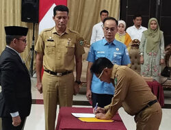 Bupati Lantik Dewan Pengawas Perumda Air Minum Tirta Anai, Soroti Kualitas Layanan