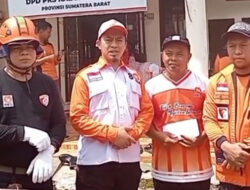 Ketua DPRD Pasaman Bersama Fraksi dan Relawan PKS Salurkan Bantuan untuk Warga Terdampak Bencana di Agam
