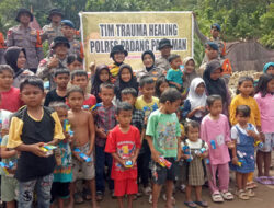 Kasat Reskrim Polres Padang Pariaman Gelar Trauma Healing untuk Warga Terdampak Banjir