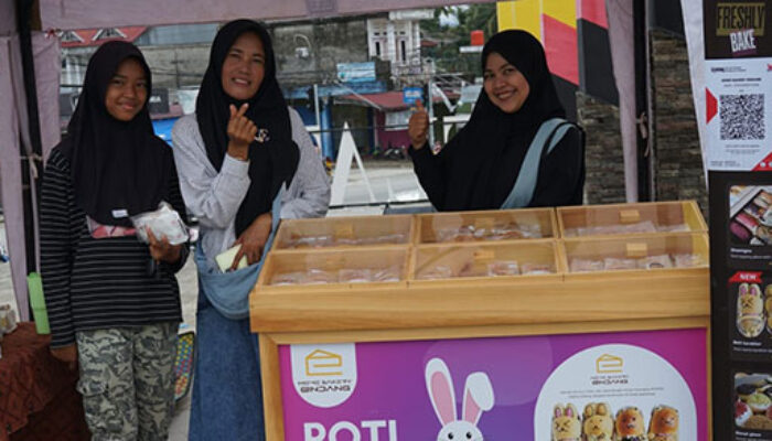 43 Pelaku UMKM di Solsel Pamerkan Produk di RTH Padang Aro
