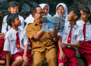 Gaji Rp500 Ribu dan Amanat Ibu, Kisah Guru Honorer Muda yang Bertahan di Tengah Ketimpangan