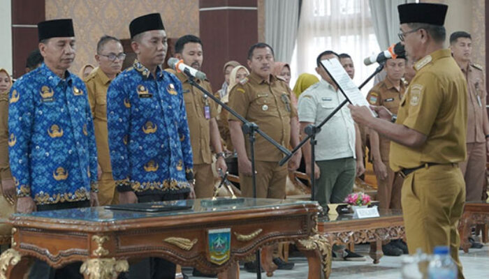 Bupati H. Khairunas Lantik 2 Pejabat Administrator Hasil Sistem Manajemen Talenta