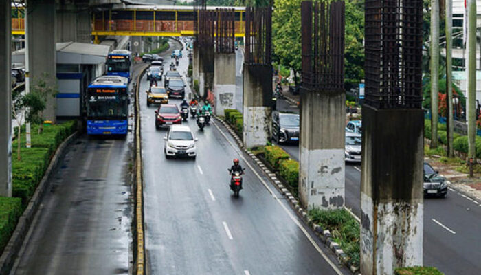 Monumen Mangkrak 22 Tahun Dibongkar, Tiang Monorel Akhirnya Disingkirkan