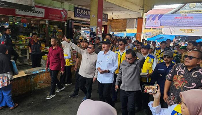 Bupati Eka Putra Siapkan Segala Sesuatu Agar Pasar Atas Batusangkar Segera Dibangun