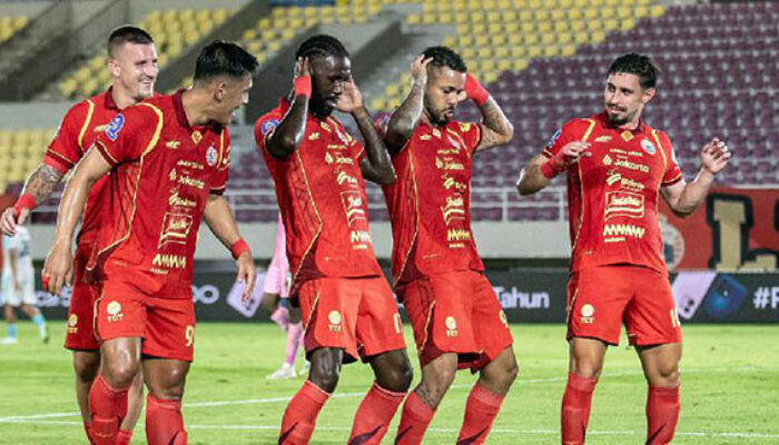 Dua Penalti, Satu Kontroversi: Persija Jinakkan Madura United di GBK