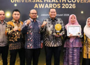Wali Kota Pariaman Yota Balad Terima Penghargaan UHC Awards 2026